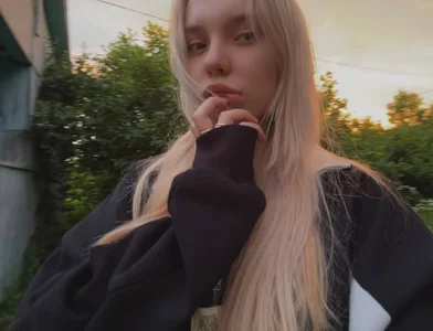 KyraBumbray without makeup Billede 2