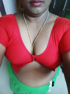 Tamil_Bhuvi69のBhuviの枚の写真