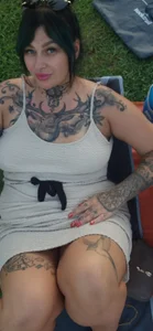 Public od CurvyBlondeVibes  snímek