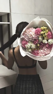 YvonneRobes I love flowers especially roses🌹 사진 6