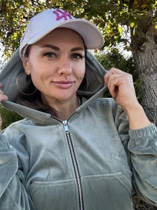 Monika-peach a little about me slika