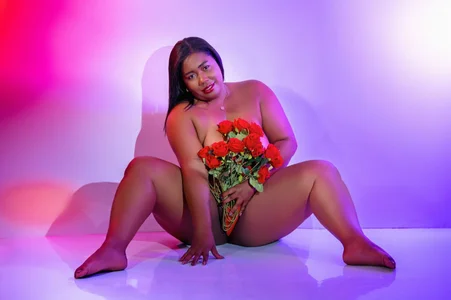 thickebonymilfF Do u wanna a rose? 🌹 Pic