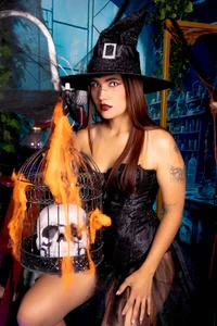 ABBIECARSON October Memories 🖤🎃 Pic