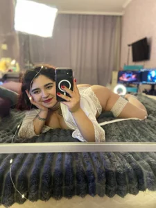 _Mary_MeのSelfie in white6の枚の写真