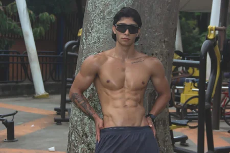 Emmet_CollinsJS Powerful Bilde 2