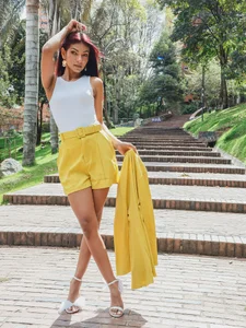 HannaPetit elegant yellow suit Pic 8