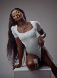 GiselleLeiner brunette sexy slika