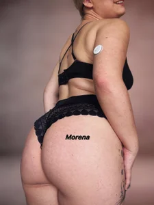 Morena_B Comment le noir me va-t-il ? Foto