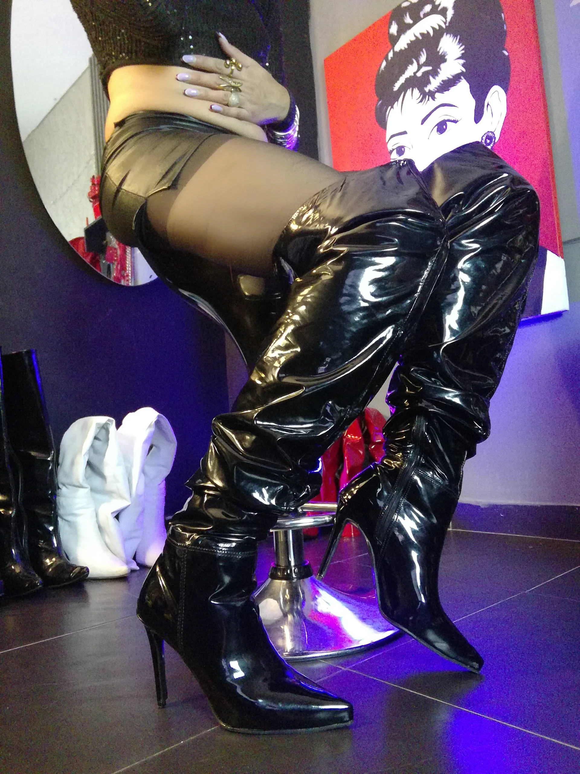 NicoleDiamondss .✦ ݁˖ Nuevas botas negras de latex .✦ ݁˖ Fotka 2