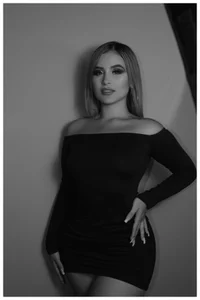 AnnaBrooks1 Black and white ⭐ Foto 2