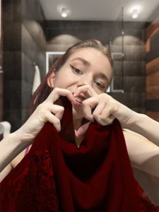 PetraHambelton Drop Pic 3