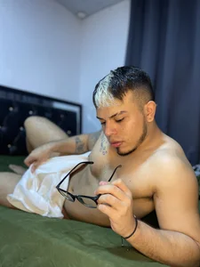 Naughty_Charly kam voller Begeisterung aus dem Badezimmer Foto
