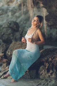 Natasha_Smith09のon the beach all is better🏝🔥の 5枚の写真