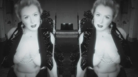 GoddessAlimony: HALLOWEEN QUEEN screengrabs ( 3 фото)