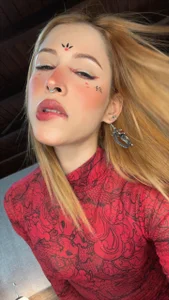 MeganFooster Public  2টি ছবি