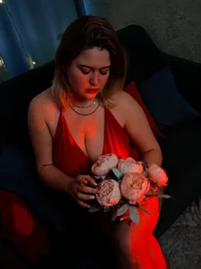 Date in red 🍓 de HelenHartt  7 photos