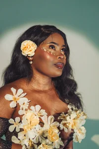 Rianamanson In the flowers Pic 5