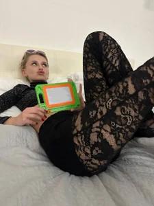 Mickey_Milk Looking for someone to play with... are you free? Gambar 2