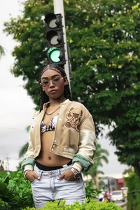 SkylerBloomm girl and city Foto 2