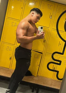 Derek_Stone_ After gym sweaty 💪💧  6 снимка