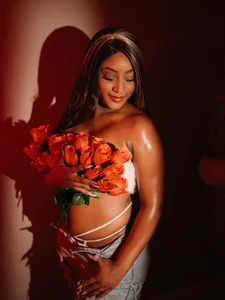 Adelehottman kullanıcısının Your queen albümü -  4 fotoğraf