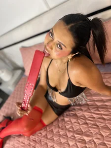 Scarlet_Ston I like games that involve all my toys! And a paddle hitting my ass 😈🥵 Pic