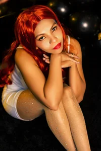 AmiraDulcee Red elegance to close and start the year Hình 3