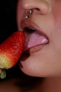 tabaressofi juicy strawberries รูป 