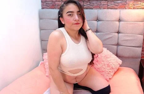 sami2207 Welcome to My room Pic 6