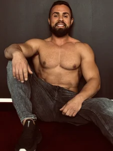 HayesWood Public  2টি ছবি