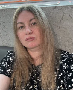 Amelia-Diamond Public Pic 6