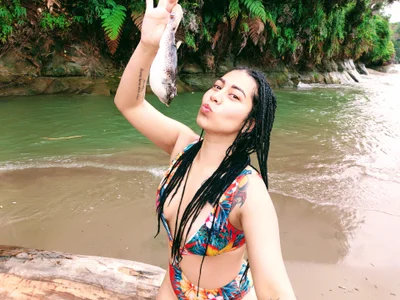 Anna_surrender_pinup beach - playa Pic 5