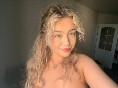 sofiablushxxx Public Pic 4