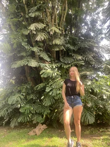 Angiehuston1 Public  6টি ছবি