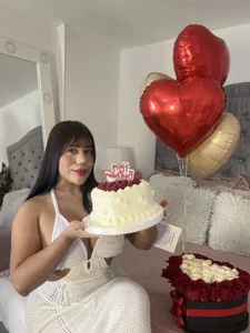 AshleyFerrer It's my birthday 👑✨ Pic