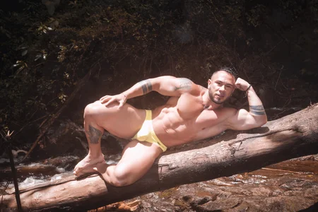 LOGAN_WHITTERS01のPublicの 2枚の写真