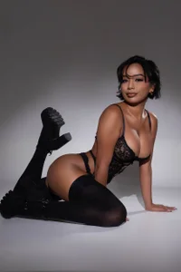 AliceJackkson sensuality on the surface Pic 5