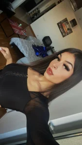 AngelinaCapri Public Pic