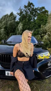 Emmi_crystal tease in car Kuva 7