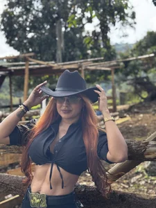 Amber_Martins_ Life is not measured by the number of breaths you take, but by the moments that take your breath awa Bilde 4