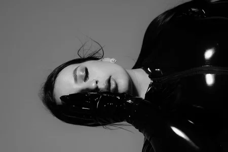 Nina_Blaze my face with talex suit Bilde