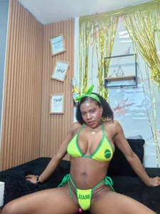 Sarahi_rose What if today you become my favorite temptation? 😈 Poză