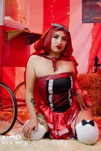 Sofi_monroeee Sweet but Dangerous in HALLOWEEN 😏🎃💗 Bilde