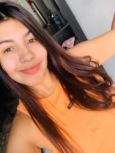 sarah_benz_ Public  5টি ছবি