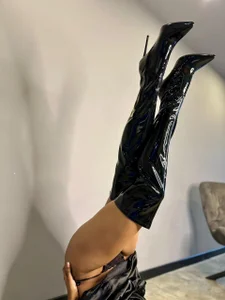 LissMonroe: Black Boots !! ( 4 фото)