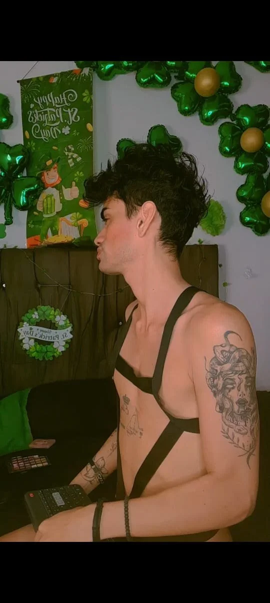 Gay_Red_Room Public Foto 3