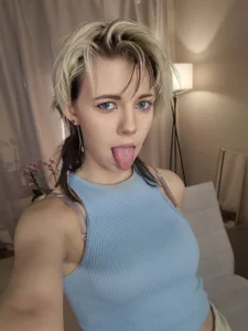 MadalynNosel hot body Pic 2