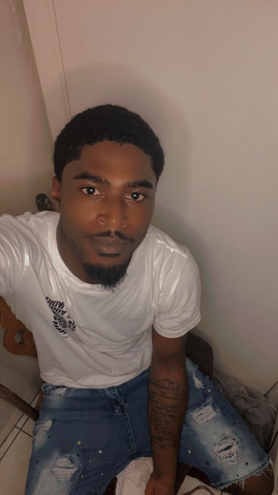 BrownSkinHandsomePublic Bild