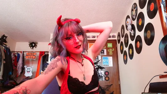 She-Devils knows your darks desires od Rossiee_huntt  4 snímek