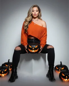 MrsToniTone Halloween coming soon টি ছবি